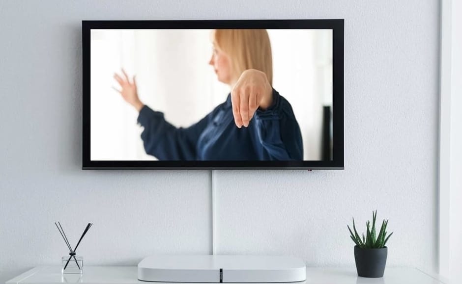 women doing tai chi on video for healing