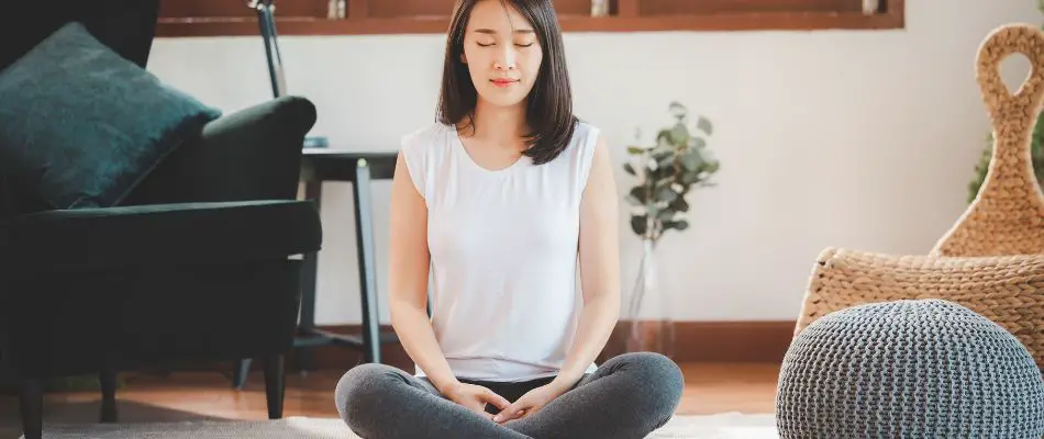 showing how to do zazen meditation